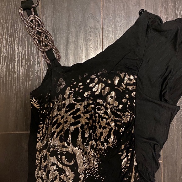 Wild spin on little black dress - Picture 2 of 4